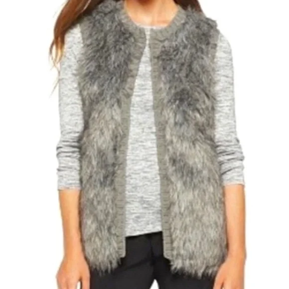 Xhilaration / Gray Faux Fur Front/Knit Back /Open front Vest /Women’s /M/M - Picture 2 of 8